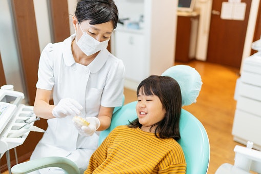 ทำฟันเด็ก ที่ไหนดี ปี 2023 หมอฟันใจดี บรรยากาศเป็นกันเอง | Mybest
