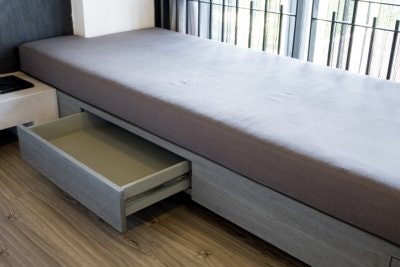 เตียงเดี่ยวที่มีลิ้นชักเก็บของ : ให้คุณมีช่องเก็บสิ่งของเพิ่มขึ้นได้