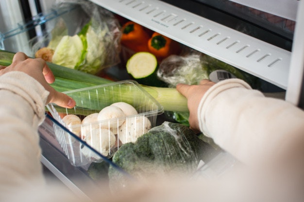 เลือกตู้เย็น Sharp ที่มี "ระบบฟอกอากาศ" ช่วยกำจัดกลิ่นไม่พึงประสงค์