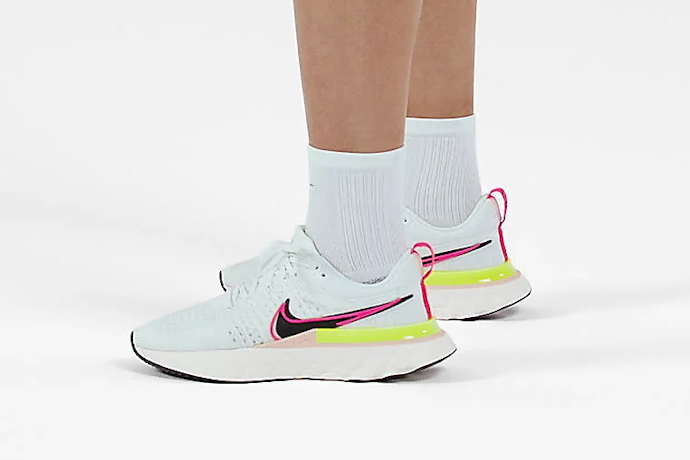 เลือกรองเท้าวิ่ง Nike ที่ใช้อัปเปอร์ผ้าตาข่าย Flyknit ช่วยเพิ่มความกระชับ