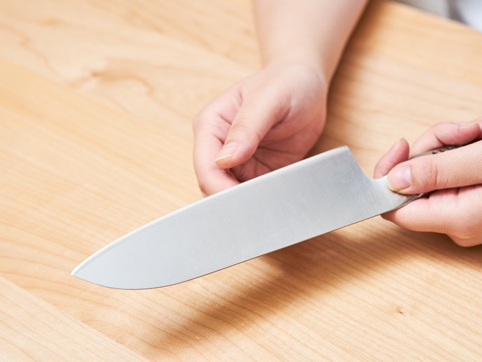 เลือกที่ลับมีดที่สามารถลับใบมีดสเตนเลสได้ทั้งสองด้าน และลับใบมีดที่มีลักษณะเฉพาะได้ด้วย