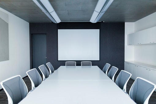 เลือกขนาดโต๊ะประชุมที่มีจำนวนที่นั่งเหมาะกับผู้ใช้งาน