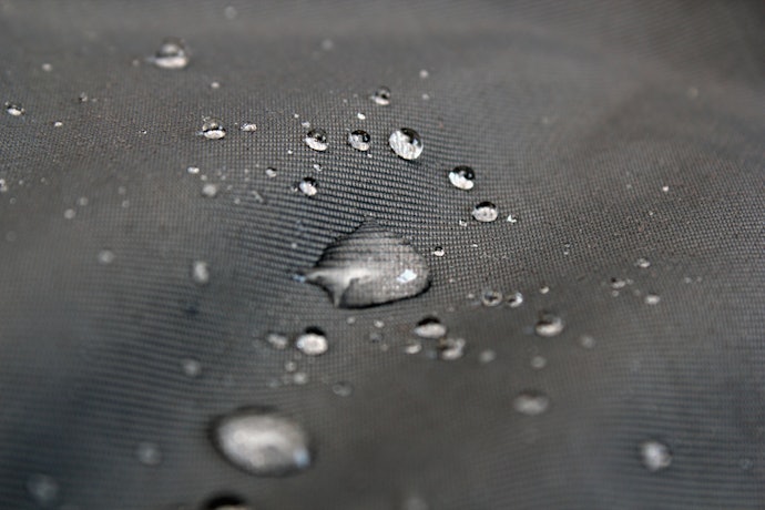 หน้ากากผ้าเคลือบสารสะท้อนน้ำ เพื่อป้องกันสารคัดหลั่งจากผู้อื่น